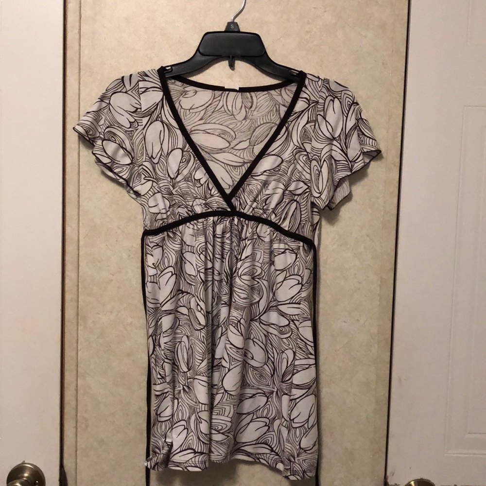 Pretty Dressy top 🌺 Size Medium - EUC